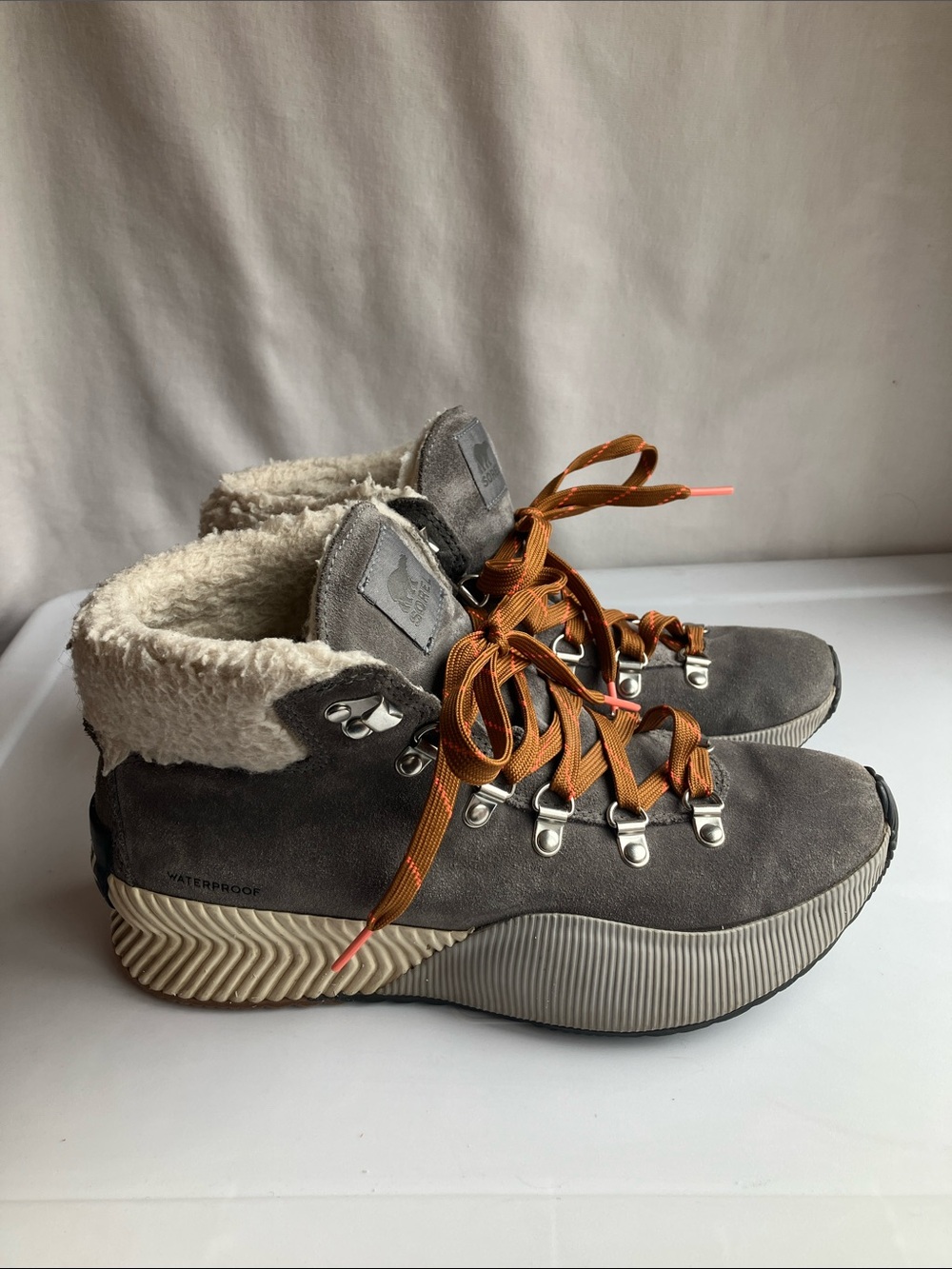 Sorel Out ‘N About III Conquest Gray Suede Waterproof Lace-Up laced Winter Boots